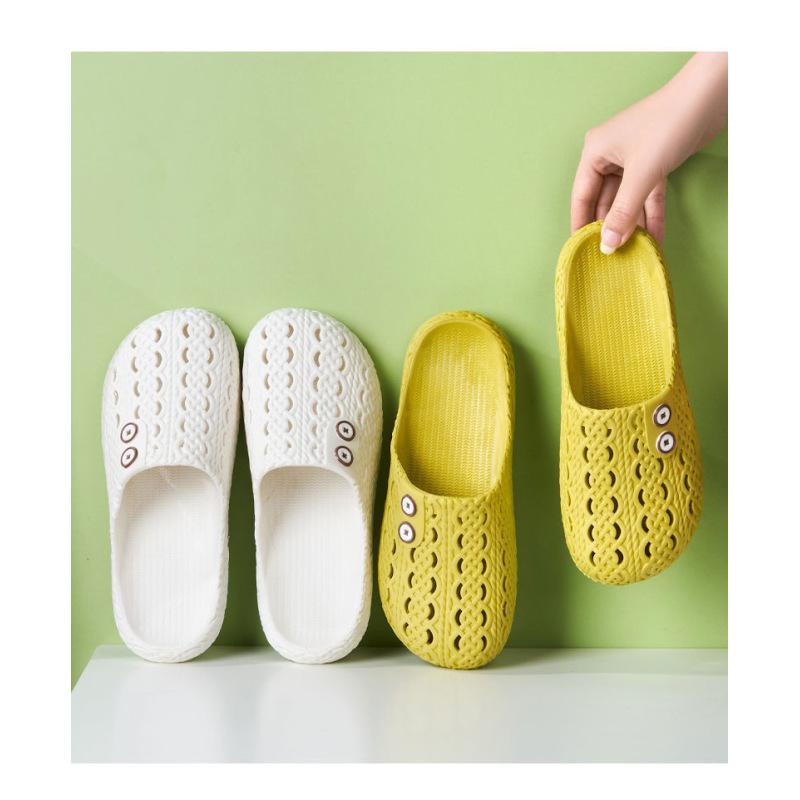 Jarní a letní děrované boty dámské korejská verze studentské domácí venkovní nošení protiskluzové pohodlné duté prodyšné pantofle šarže
