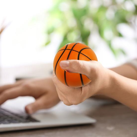 12 Stück Mini-Ball-Spielzeug Angst Stressabbau Realistische Mini-Squeeze-Basketballbälle für Partygeschenke Dekoration