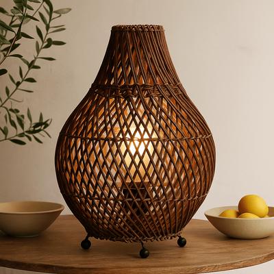 Rattanowa lampa stołowa z wtyczką UK, ciemnobrązowa