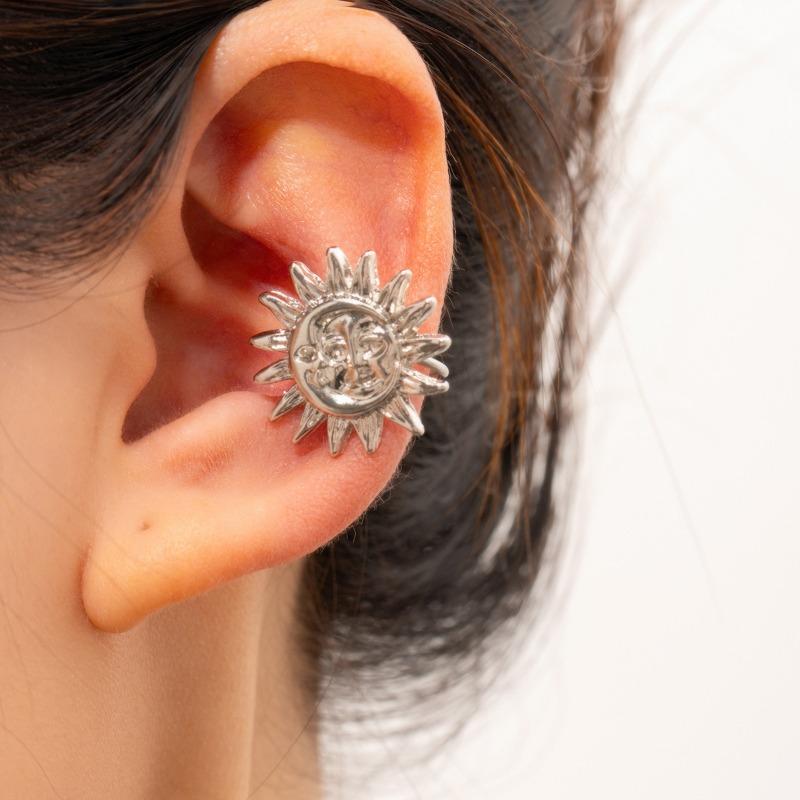 Gold earrings, new alloy jewelry, niche light luxury starfish earrings, women's earbone clips.