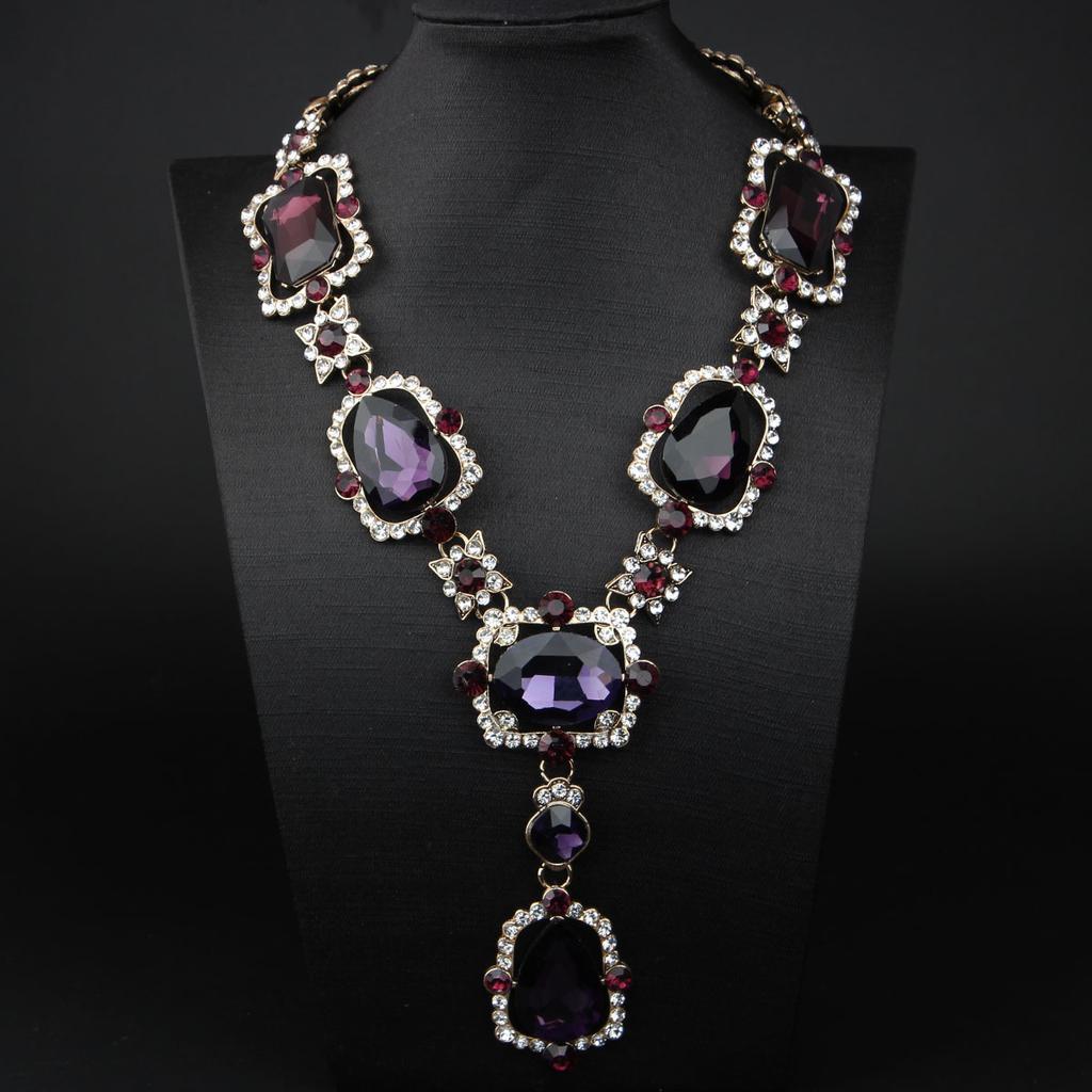 2026 European and American Exaggerated Retro Court Style Large Gemstone Diamond Necklace Temperament Fashionable Women's Collarbone Chain Accessories
