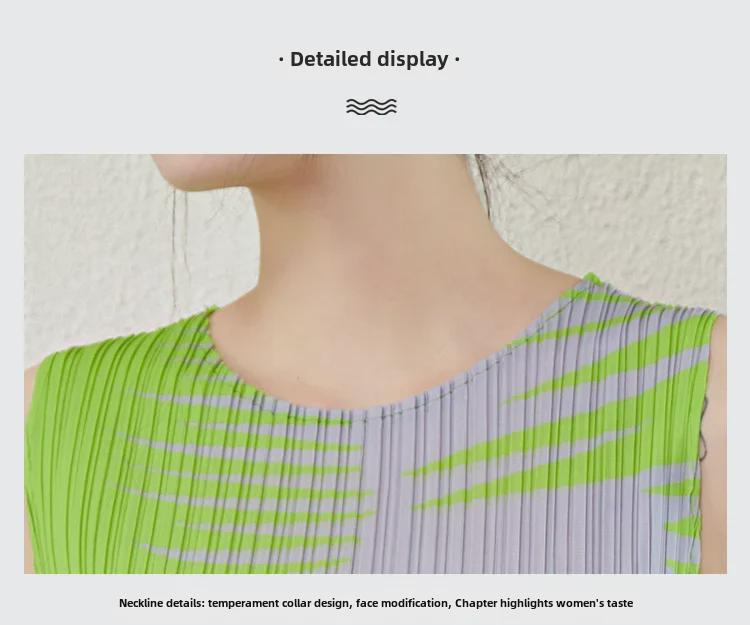 Japanese-Style Sleeveless Pleated Dress - Women's Medium-Length Slim Fit.