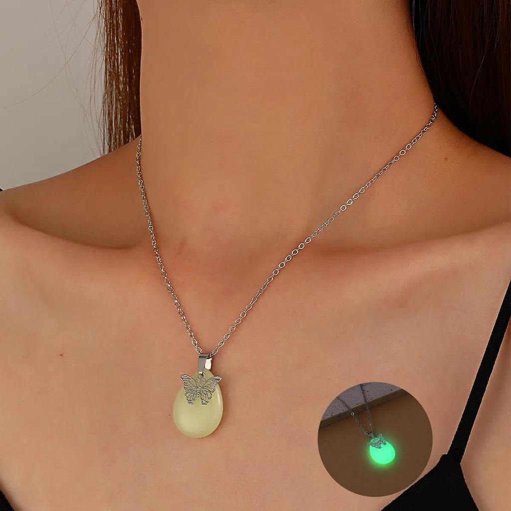 Exaggerated Heart Pearl Necklace with Irregular Hollow Design for Women