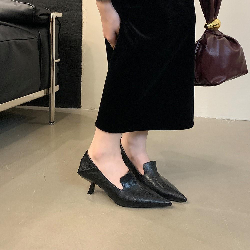 Einzelne Schuhe spitz hohe Absätze dünne Absätze kleine Lederschuhe Damen vielseitig tiefer Ausschnitt Arbeitsschuhe