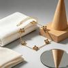 Brățară Elegantă din Oțel Inoxidabil Aurit cu Trifoi cu Patru Frunze și Diamante - Bijuterii Retro de Lux pentru Femei