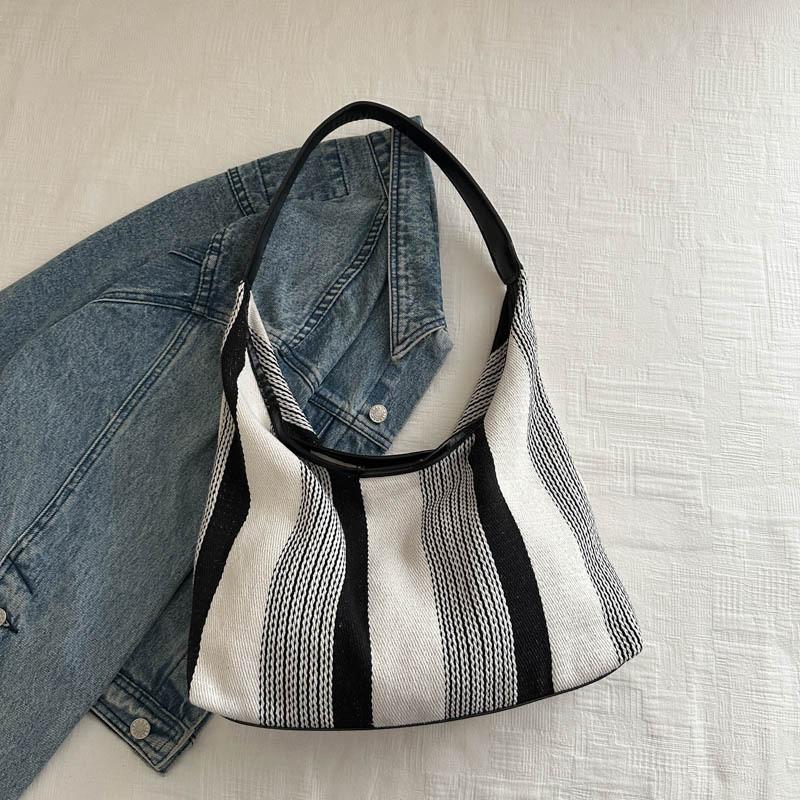 Chic Vintage One Shoulder Tote Bag In Black Perfect For Everyday Fashion Needs