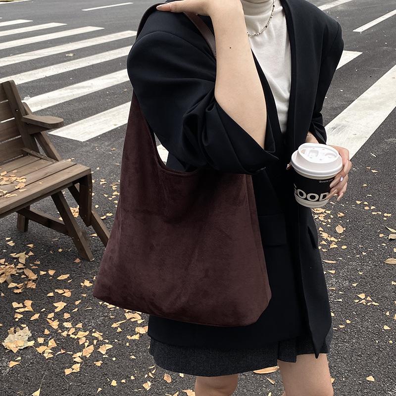 Large-capacity retro bag women's autumn and winter versatile 2025 new casual shoulder bag texture work commuter tote bag