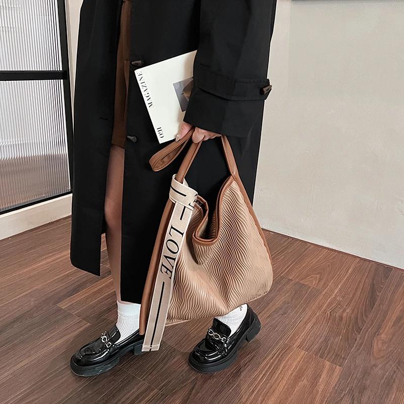 New Casual PU Tote Shoulder Bags  High Quality  Light  Personality  Large Size  Concise Trend  Versatile Style  Pleated Bags