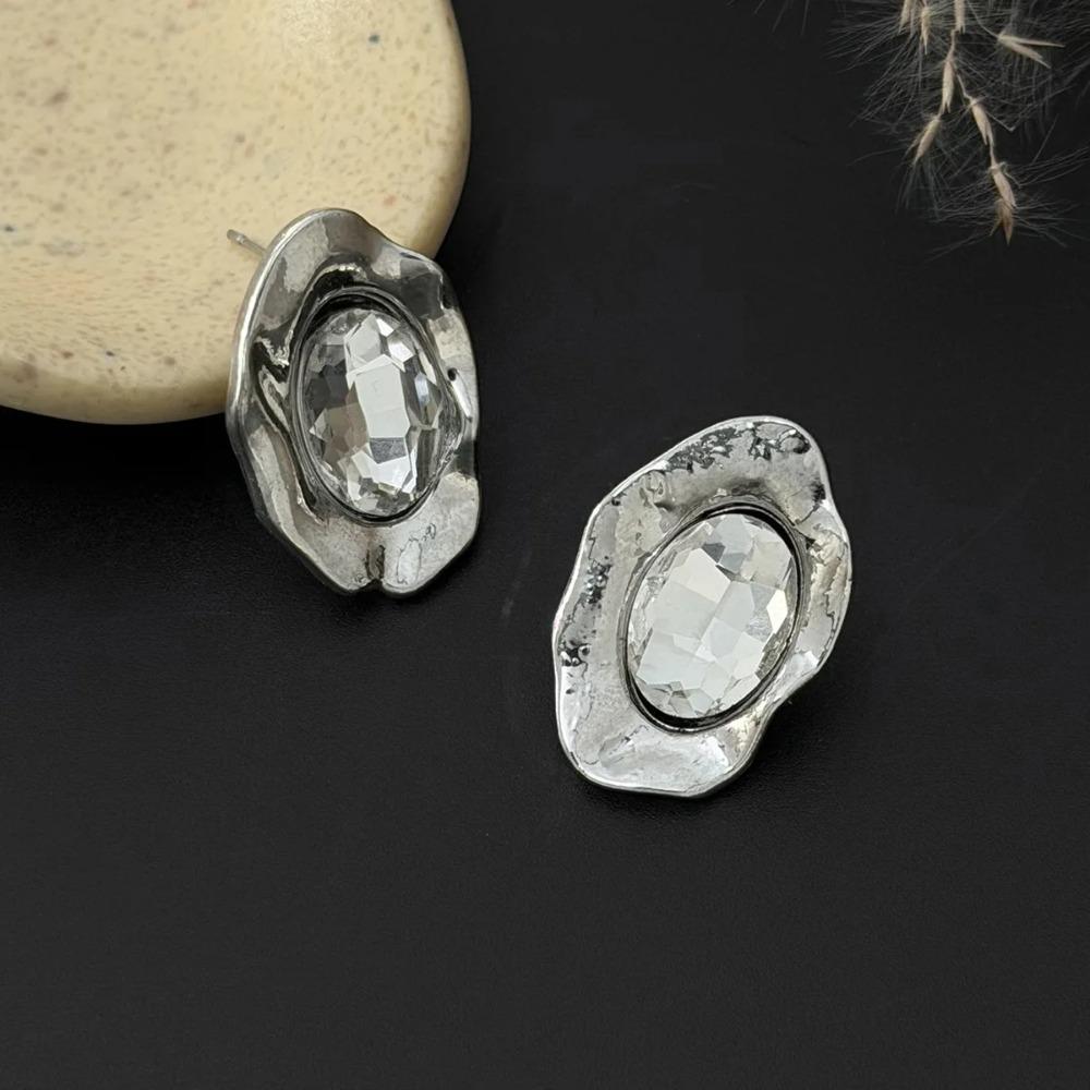Personality Geometric Inlaid White Acrylic Gemstone Oval Stud Earrings for Women Versatile Irregular Earring Fashion Jewelry