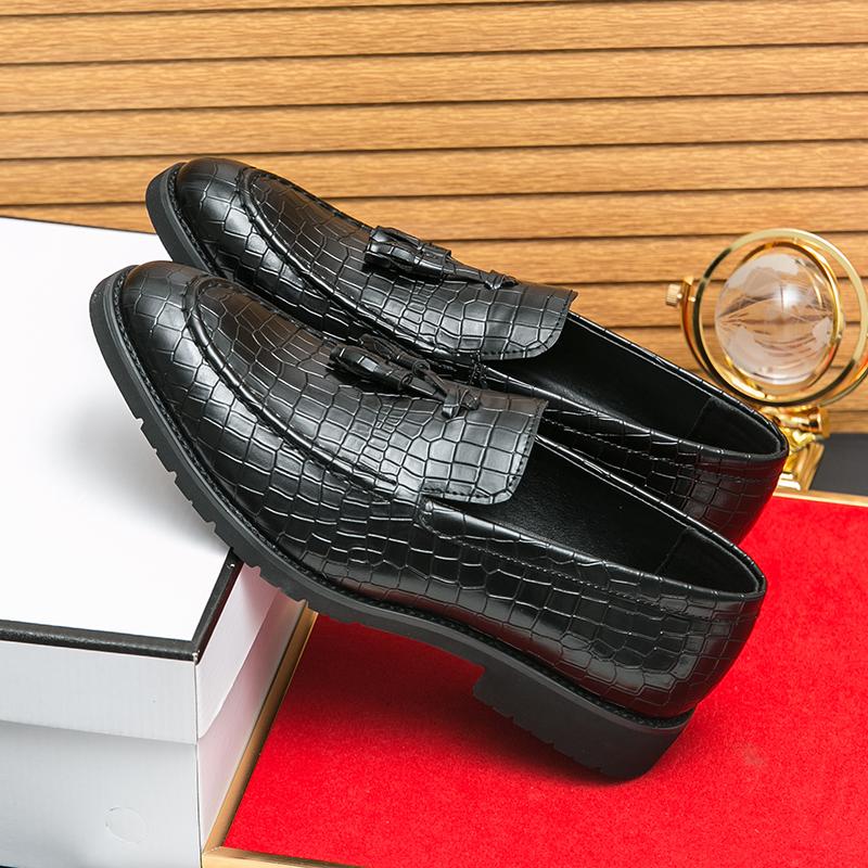 

Мужские лоферы из коровьей кожи в британском стиле с острым носком, удобные, брендовые, мужские, весенние, новые, из крокодиловой кожи, с бахромой, оксфорды 44 чёрный