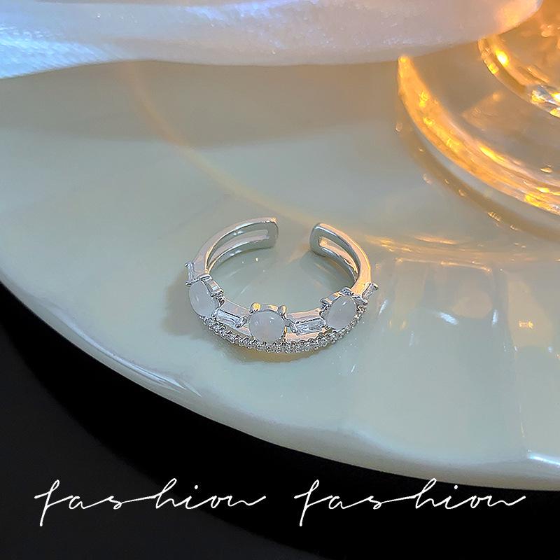 Elegant Butterfly Zircon Silver Ring: Women's High-End Luxury Style Jewelry