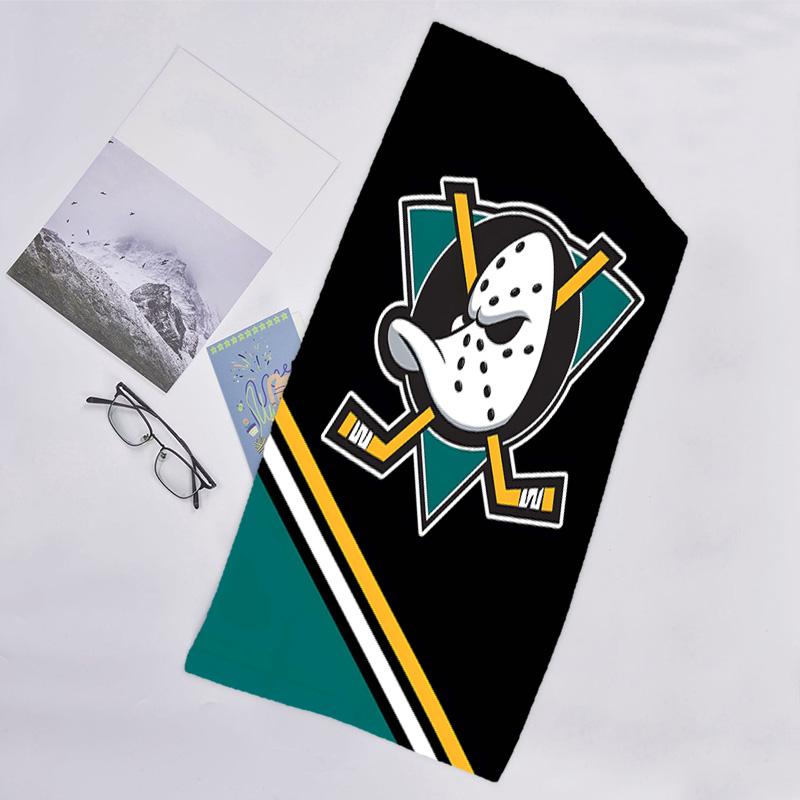 1pc Football Team (51) Beach Towel, Beach and Seaside Swimming Pool Equipment, Fashion Pattern, Rectangular, Travel Essentials