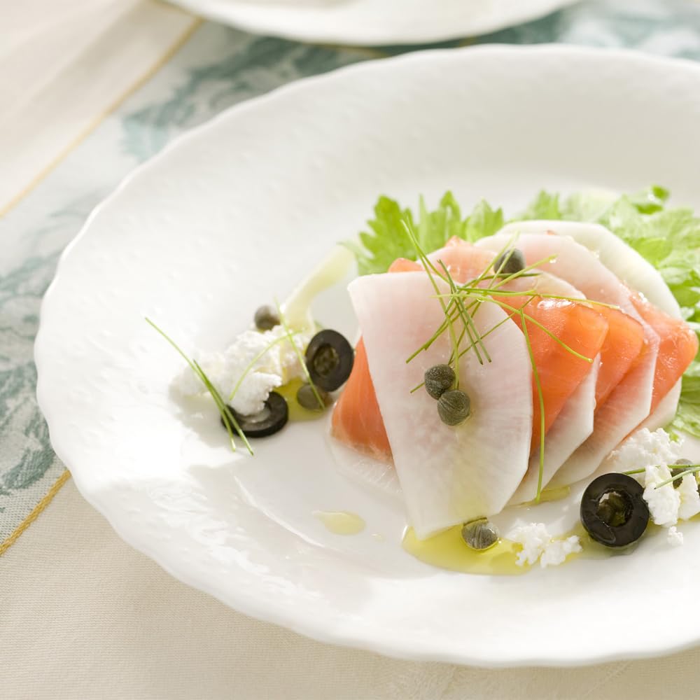 NARUMI Silky White Plate, 27cm Diameter, Cute Relief Design, Perfect for Lunch or Dinner, Microwaveable, Dishwasher Safe, 9968-1544P