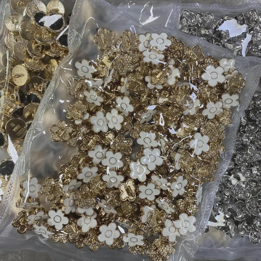 Yisen ESSTUDIO Pflaumenblüte Metallknopf Damen Strickjacke Manschettenknöpfe & Kragenknöpfe