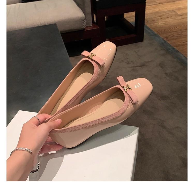 

Sheepskin~ Grape mother The same style has an inner height increase of 4cm, noble gold buckle bow, square round head, shallow mouth flat shoes, 40