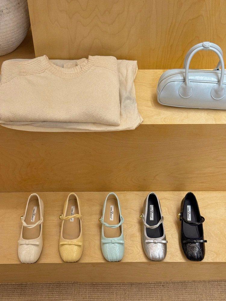 

Women s low-heeled shoes versatile thick-heeled single shoes 2025 spring and autumn shallow mouth square head bow French one-word buckle Mary Jane s 39