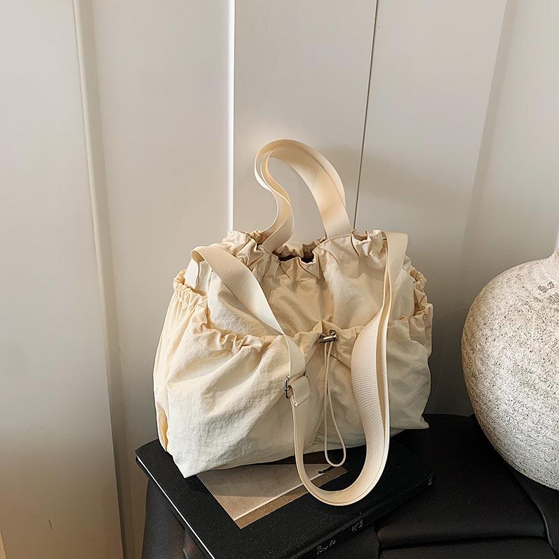 Large capacity bag fashion trend casual simple foreign style shoulder bag 2025 summer new women's messenger bag