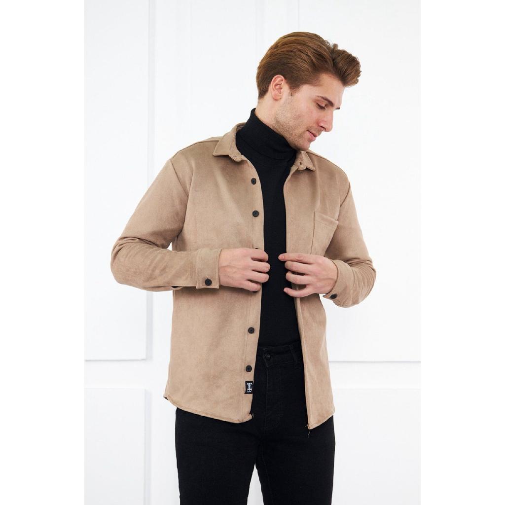 Wildleder-Hemd mit einer Tasche und normaler Passform