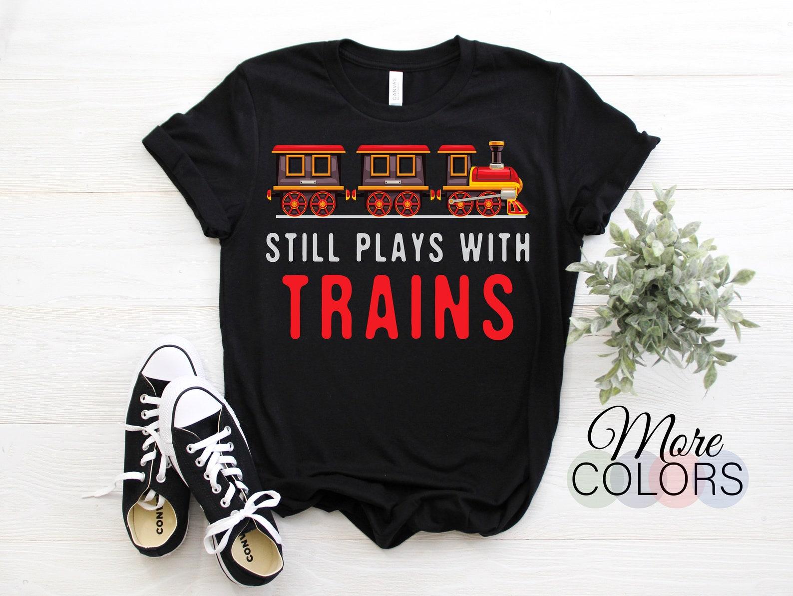 Still Plays With Trains T-Shirt, Model Railroad Train Railroad Vintage Old Retro Big Locomotive Gifts, Boys Girls Dad Grandpa Funny Engineer 140