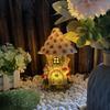 Casa Giardino Fatato Solare Statua da Esterno Illuminata Resina Carina Mini Statuette di Funghi Decorazioni per Prato per Giardino Casa in Miniatura