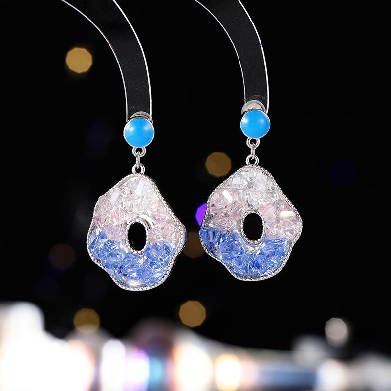 Women's Light Luxury Design Elegant Geometric Earrings Fashionable And Versatile Niche Design Gradually Changing Color Earrings