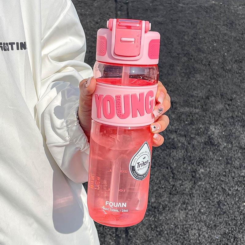 Water cup plastic high temperature resistant boys and girls sports cup with straw high value student simple cup