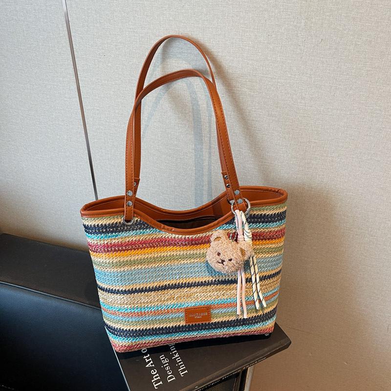 

Large capacity leisure vacation shoulder bag summer niche tote bag underarm bag straw bag разноцветный