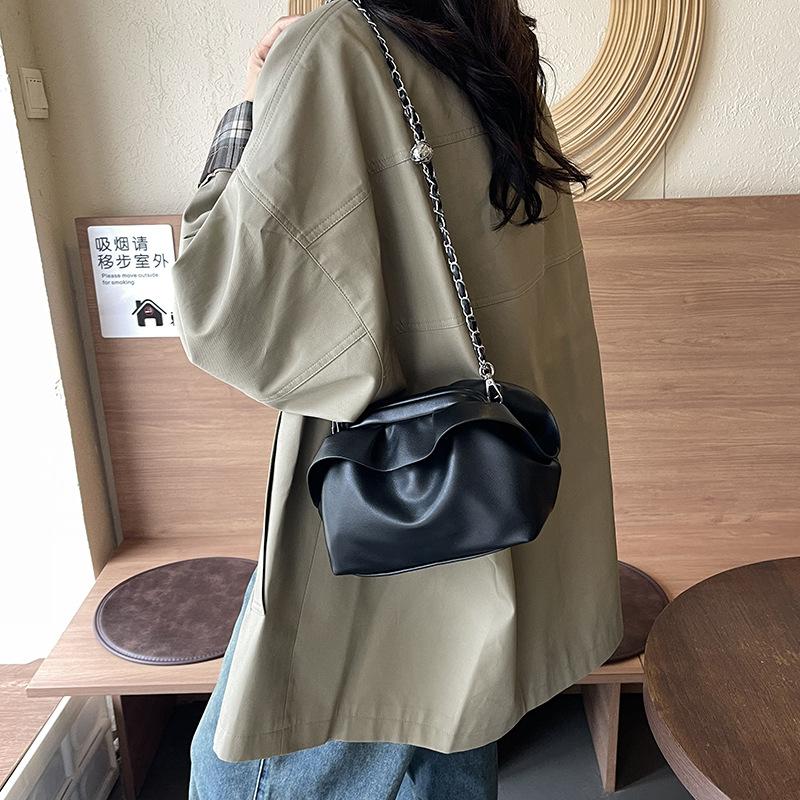 2025 Autumn New Chain Commuter Bag Design Sense Niche Messenger Bag Fashion Versatile Shoulder Bag Women