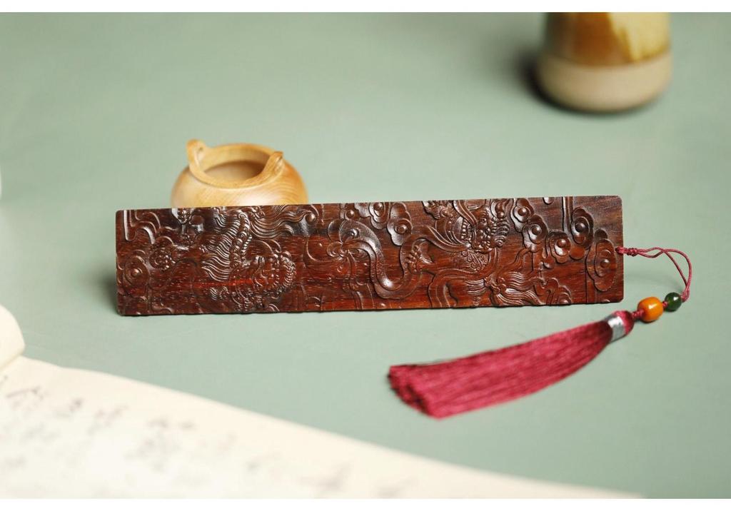 Rosenholz Glücksbringer Löwenball Lesezeichen – Elegantes chinesisches Stilgeschenk