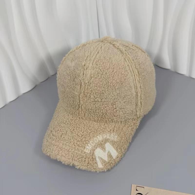 

Зимняя бейсболка с вышитыми буквами — регулируемая, теплая и уютная с мягкой флисовой подкладкой, полиэстер, пригодный для ручной стирки — идеально подходит для активного отдыха one size хаки