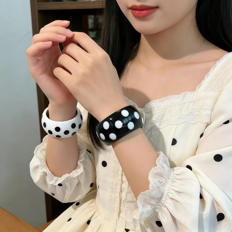 1Pcs European American Cross Border New Black White Spot Symmetrical High Grade Resin Bracelet Retro Fashion Luxury Round
