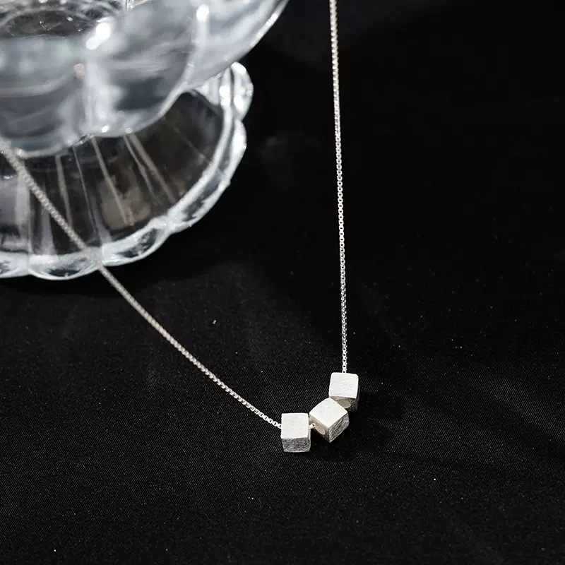 Compact Sugar Cube Necklace Women'S Simple Fashion Niche Exquisite Temperament Versatile Geometric Pendant Premium
