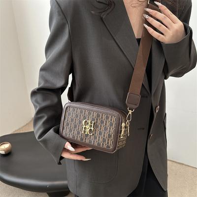 Lente nieuwe modetrend letterprint kleine vierkante tas gepersonaliseerde contrasterende kleur brede schouderband dames schoudertas tas