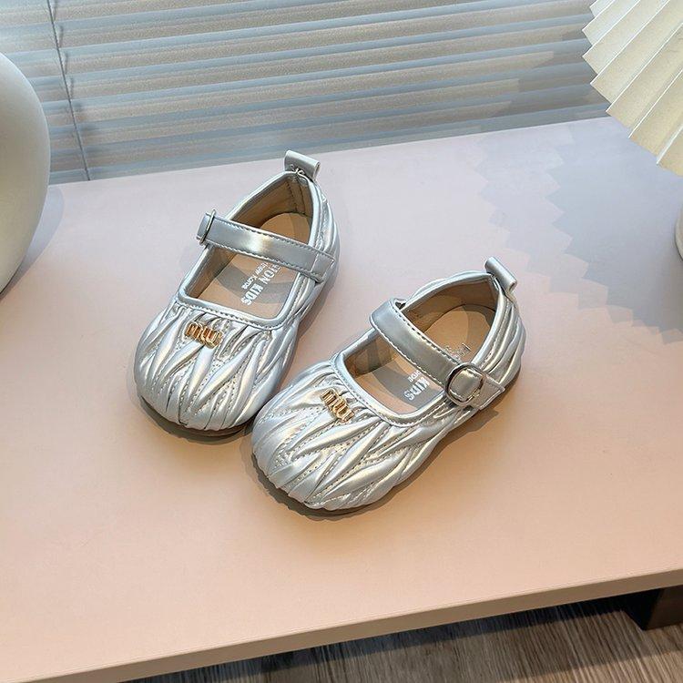 

Маленькие кожаные туфли для девочек весна и лето 2025 новые детские туфли Doudou на мягкой подошве весна и осень маленькая девочка маленький ароматный ветер принц 33 серебряный