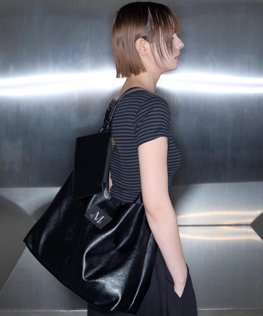 Mucent [Free Pouch] Cats Double Line Eyelet Leather Shoulder Bag Unisex