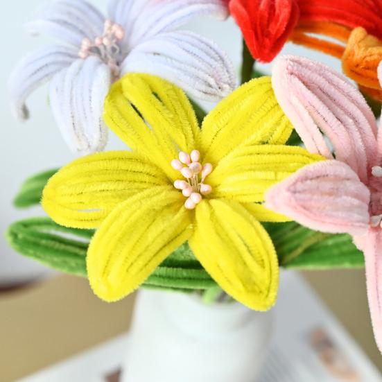 Hotová květina z čističe dýmek Ruční výroba Umělá lilie Dárky na Valentýna pro ženy Maminku Babičku Přítelkyni k narozeninám Den matek