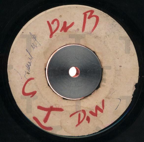 

7-дюймовая пластинка UROY JUNIOR Версия Butto Live It Up Butto NONE Не на лейбле 1972 Ямайка Регги Ска Даб Б/У