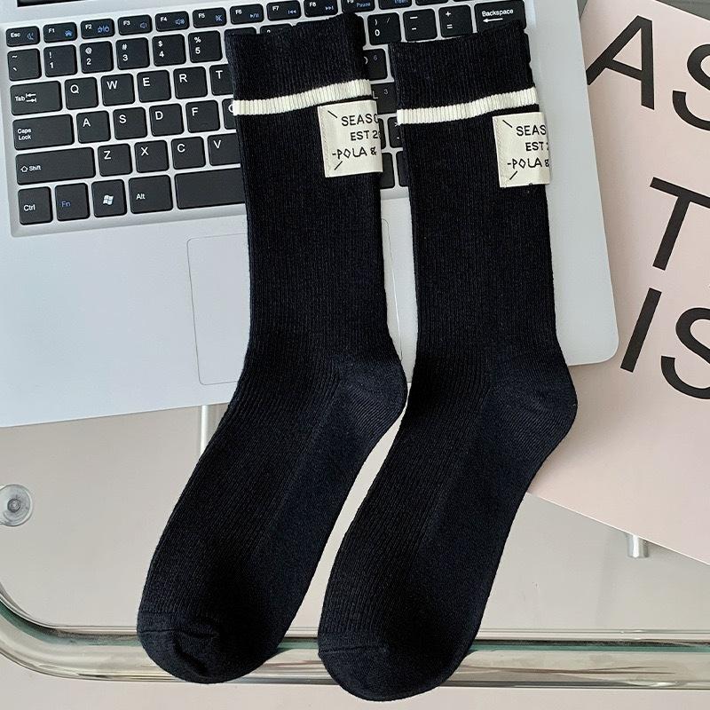 

Разноцветные шерстяные носки до середины икры для женщин на осень и зиму, утолщенные и теплые, с полосатой пяткой и тканевыми этикетками 1 pair чёрный