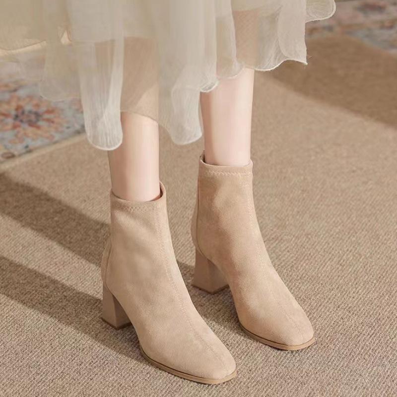 Nude höga klackar Franska tjocka klackar korta stövlar damens nya höststövlar mocka fyrkantig klack höga klackstövlar nude stövlar dam