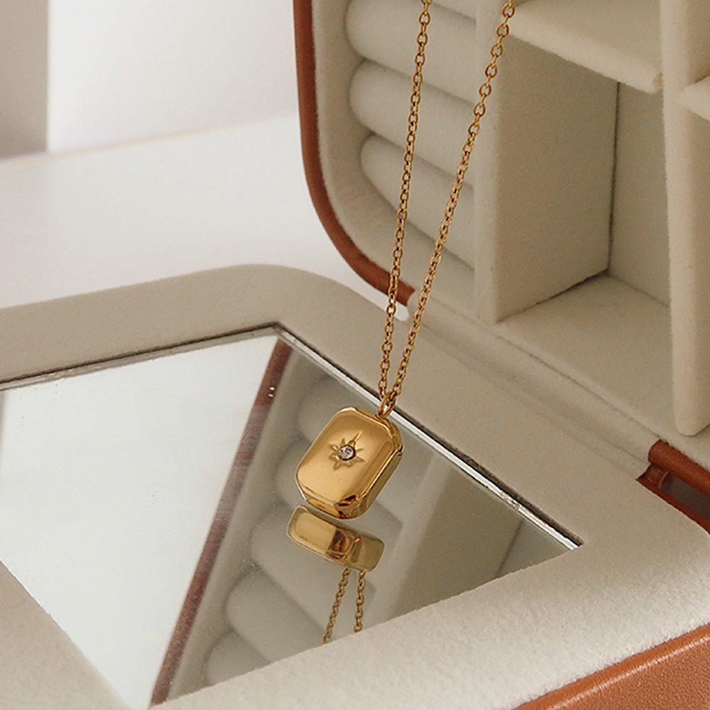 

Three-dimensional water drop octagram gemstone square necklace personalized romantic collarbone chain color retention