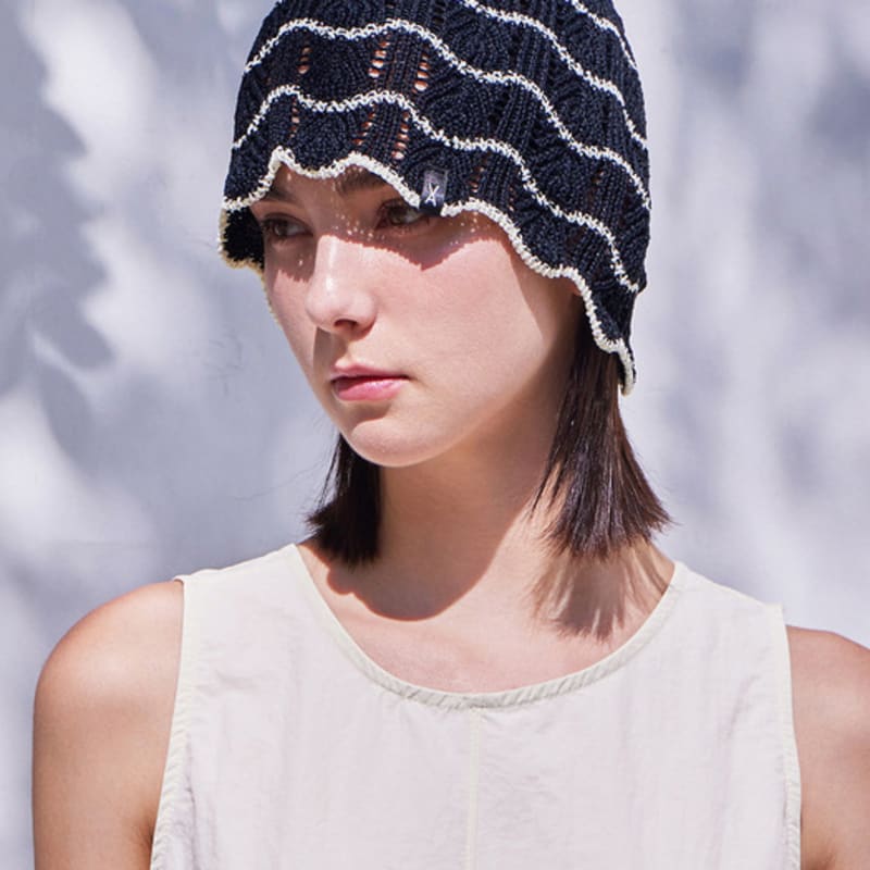 

Шапка бини VARZAR VA Label Wave Line Черная FREE