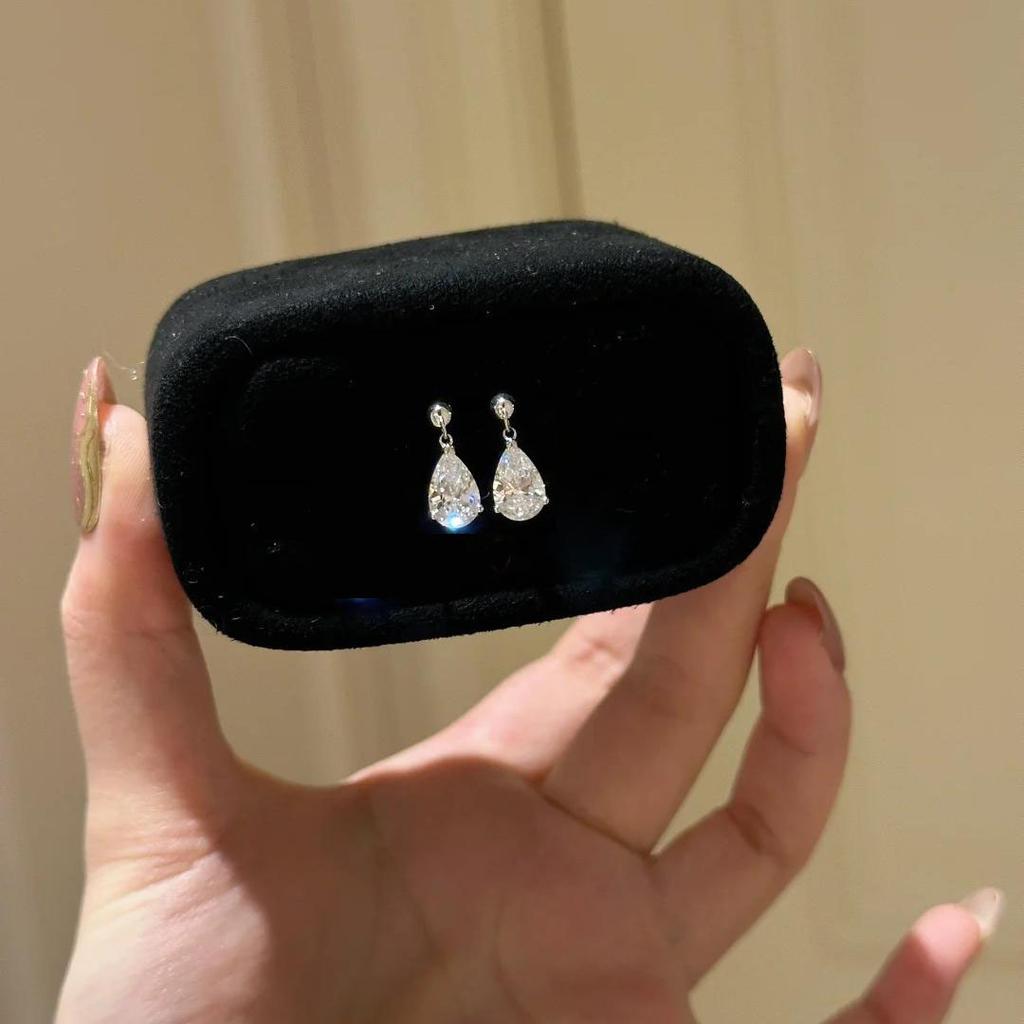 2026 New Light Luxury Exquisite High-end Design Water Drop Drill Ear Hole Earrings Temperament Earrings Cochlear Nails for Women