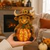 Lumières de Nuit Ambiance Chaleureuse Lampe Vache des Highlands Solaires, Statue Tournesol avec Citrouille Illuminée, Résine Accents Décoration Automnale pour la Maison Lumière LED pour Jardin