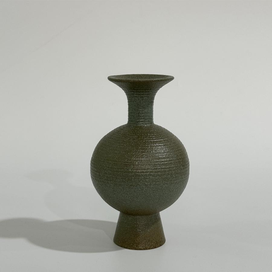 

Ceramic vase, suitable for home, living room, dining table, farmhouse, office decoration, bedroom, table, and kitchen shelves