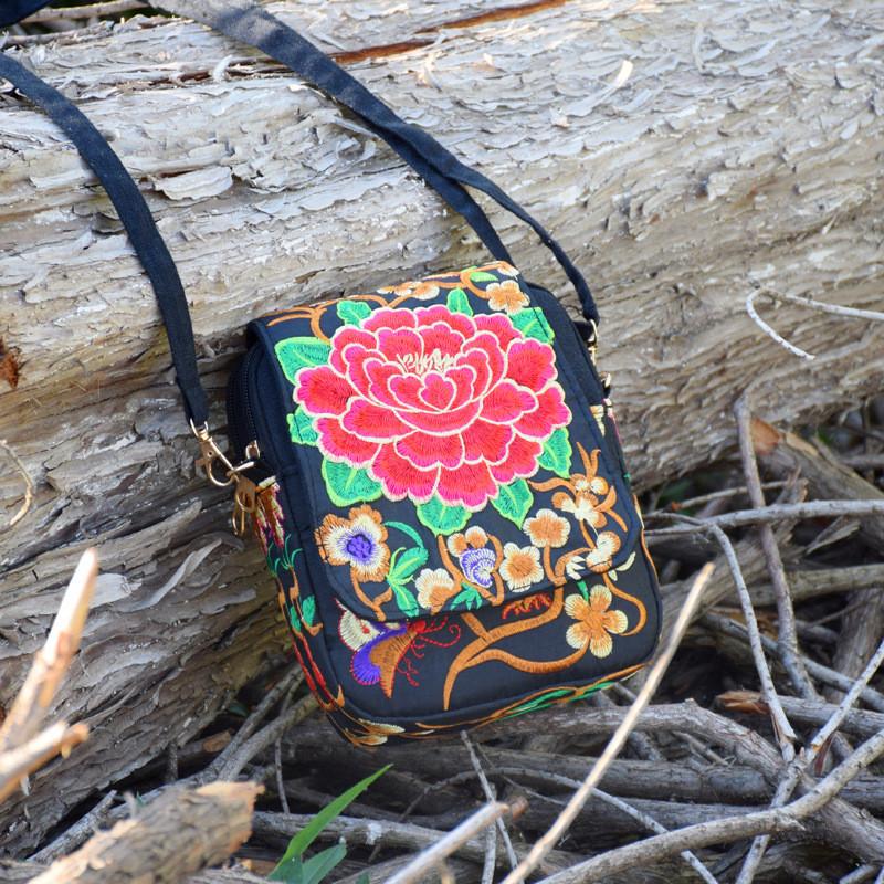 Yunnan Ethnic Embroidered Canvas Small Crossbody Bag With Multiple Pockets For Daily Use
