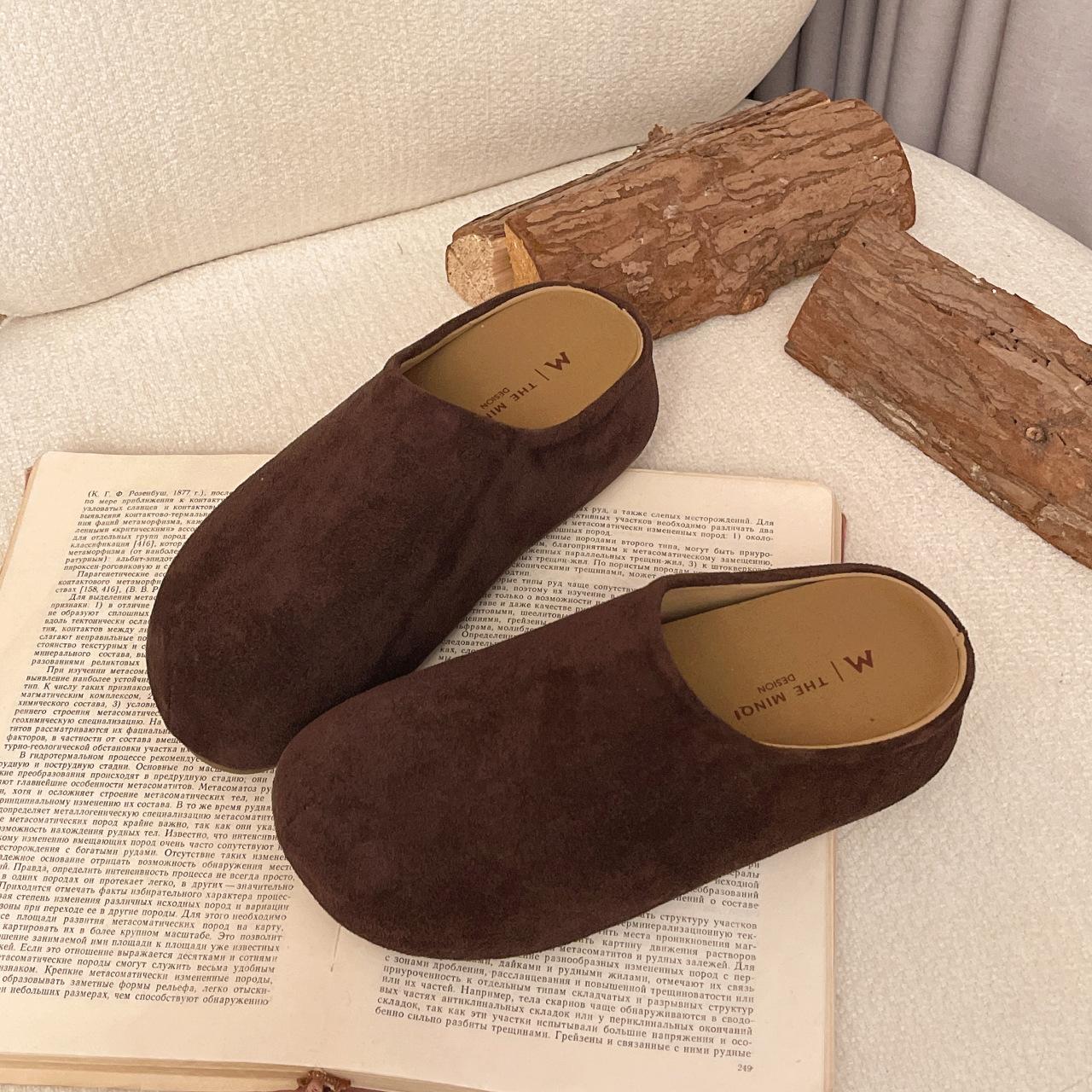 

2025 кожаные туфли Бокен женская сумка голова Бокен толстая подошва внутренняя высота увеличение полусабо ретро обувь весенние лоферы универсальные 40 темно-коричневого