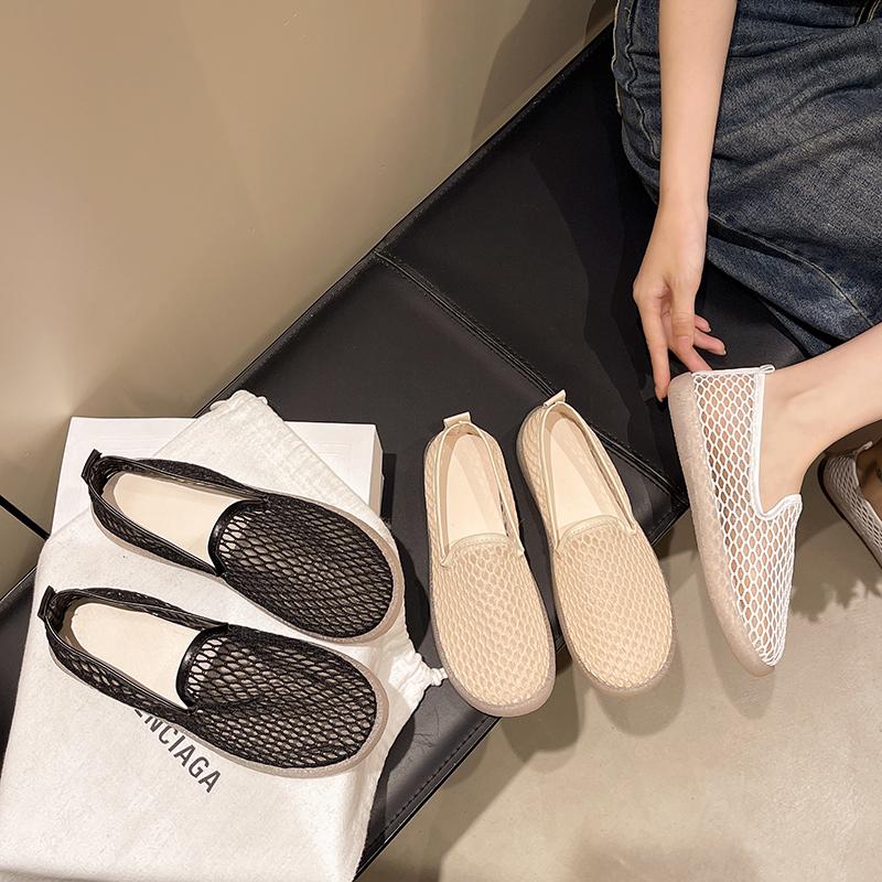 Fashion The New Summer Thick-soled Perforated Sandals Are Comfortable and The Mom's Beach White Sneakers Are Breathable