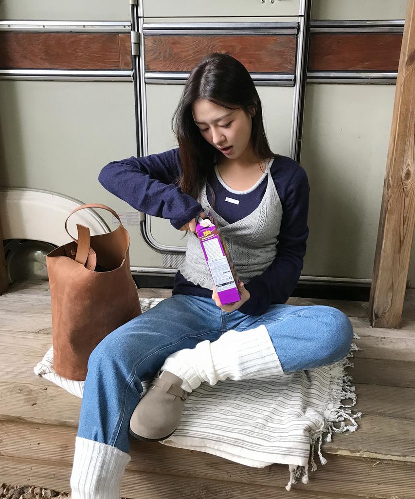 LETTER FROM MOON U-Neck Two-Way Knit (Navy)