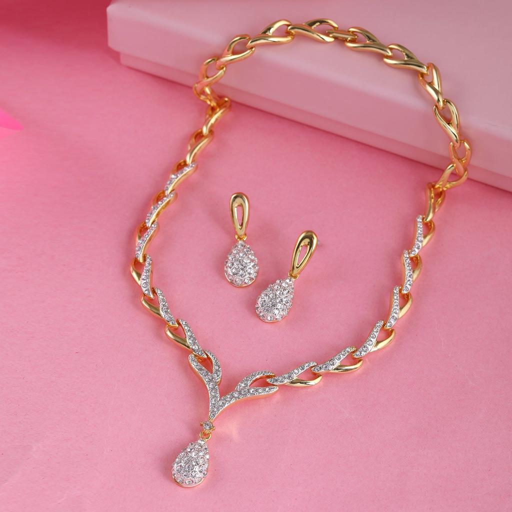Estele Gold Plated Necklace Set for Women Valentine's Day