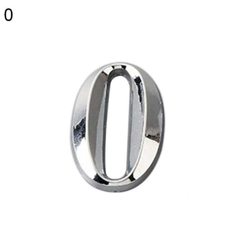 Błyszcząca tabliczka z numerem domu